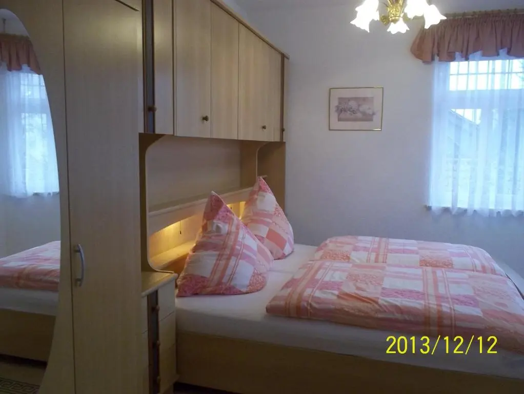 Schlafzimmer der Ferienwohnung Liliensteinblick